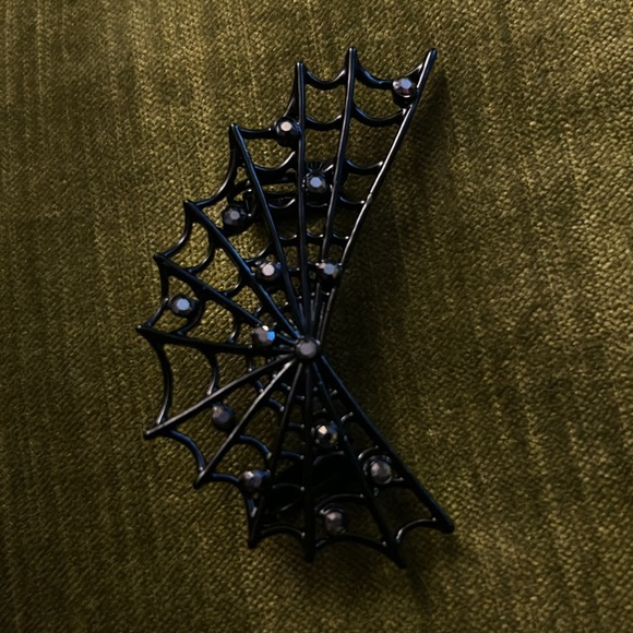 Spiderweb Ear Cuff (New) - Picture 6 of 10